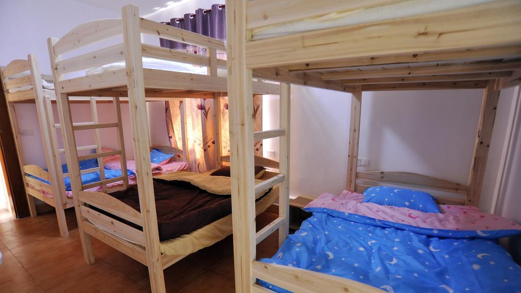 Lan Shan Chu Youth Hostel Yangshuo Habitación foto