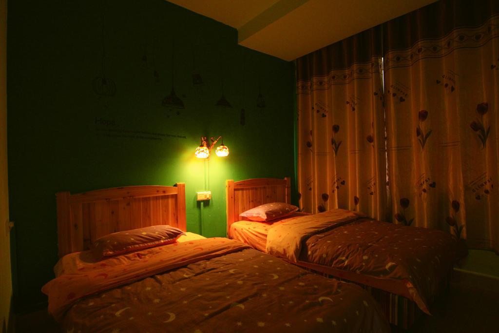 Lan Shan Chu Youth Hostel Yangshuo Habitación foto