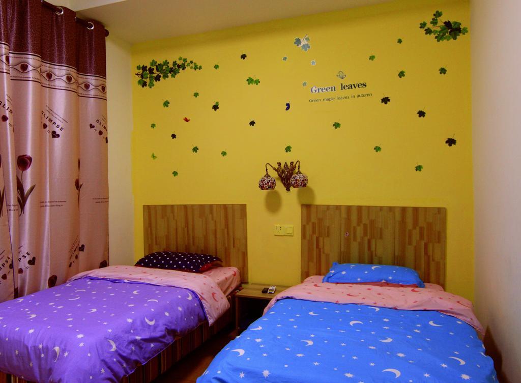 Lan Shan Chu Youth Hostel Yangshuo Habitación foto
